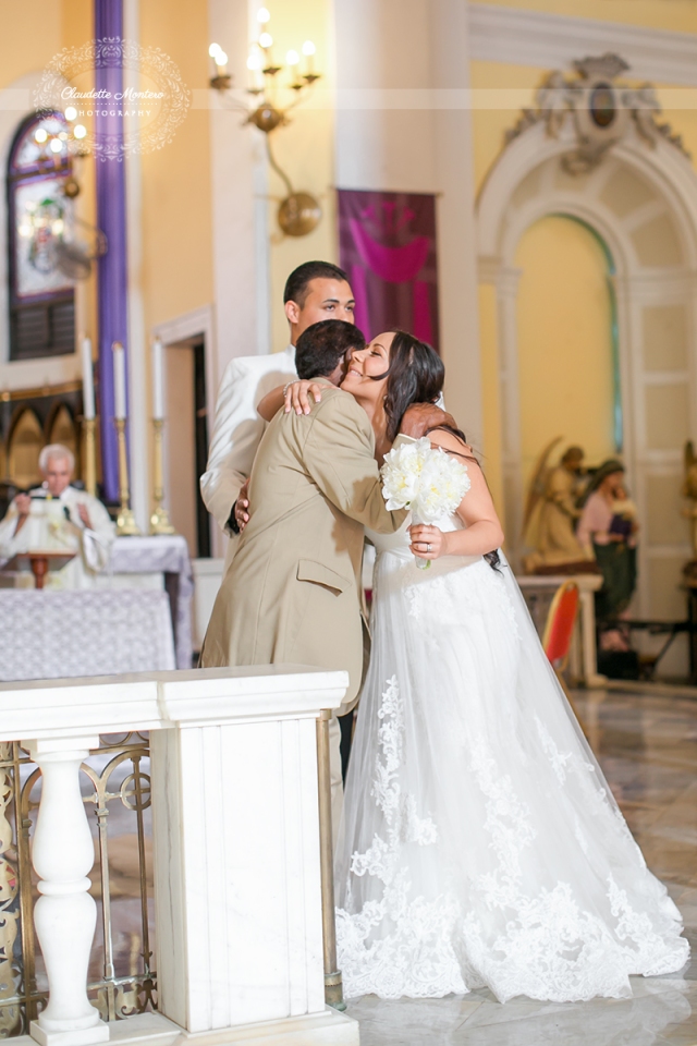 claudette-montero-destination-wedding-photographer-puerto-rico-antiguo-casino-alucinarte-films-eventus-by-zahira-akua-idalis-san-juan-cathedral-blog-4070